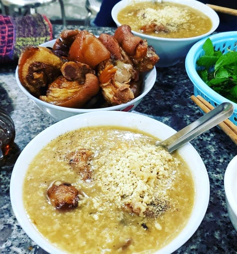 Cháo ấu tẩu chợ Quyết Tiến: 10.000 - 15.000đ/bát.