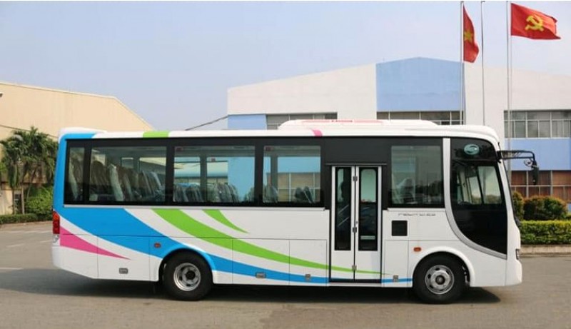 Nhà xe Đam Tín phục vụ tuyến Hà Nội - Hải Hậu với xe Samco Isuzu đời mới.