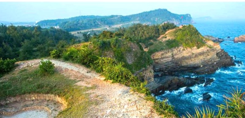 Bãi đá Cầu Mỵ: điểm đến hấp dẫn tour Cô Tô 2 ngày 1 đêm.