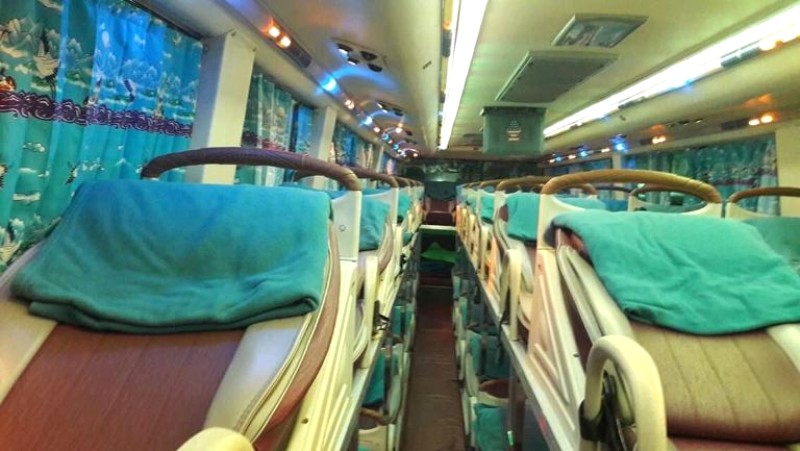 Nhà xe trang bị đầy đủ tiện nghi phục vụ chu đáo.