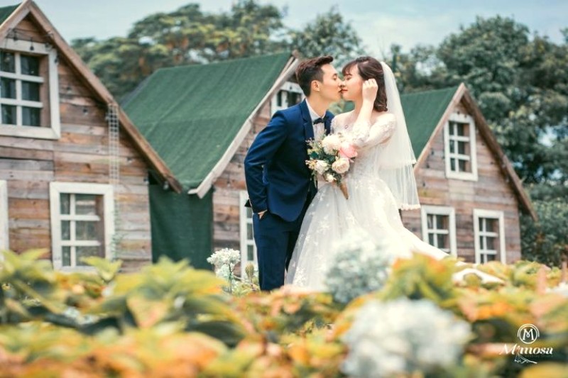 Chụp ảnh cưới tại công viên Yên Sở